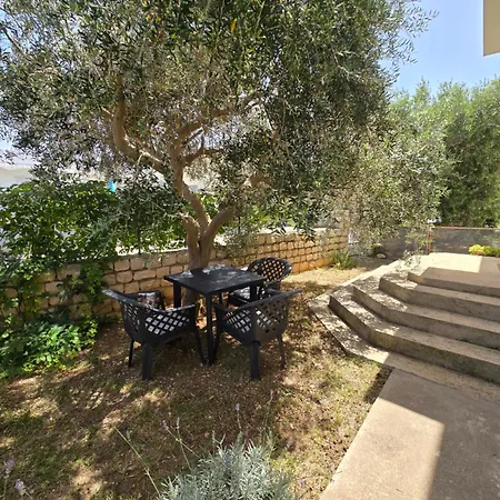 Apartman Nea Nin Exterior photo