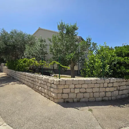 Apartman Nea Nin Exterior photo